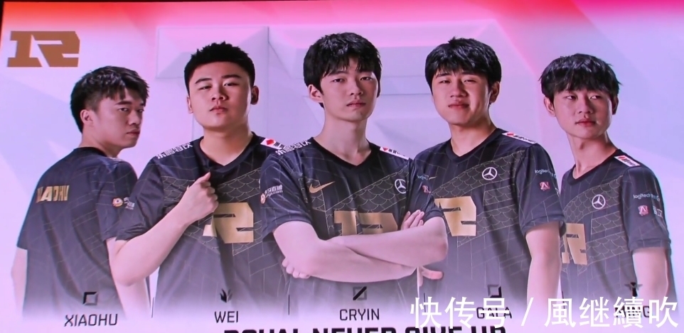 天在校内拥 天在校内拥